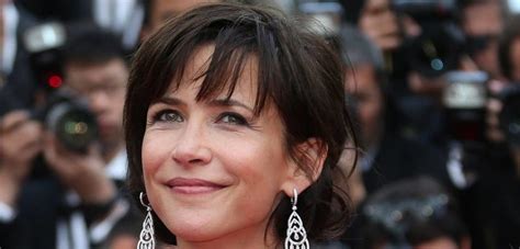 Sophie Marceau parodie les pubs de Dior 